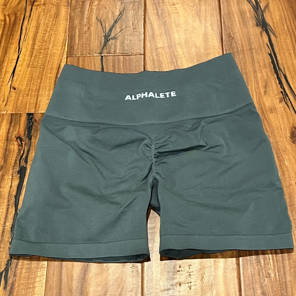 Alphalete Amplify shorts 4.5 inches
